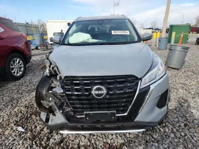 2022 NISSAN KICKS SV  