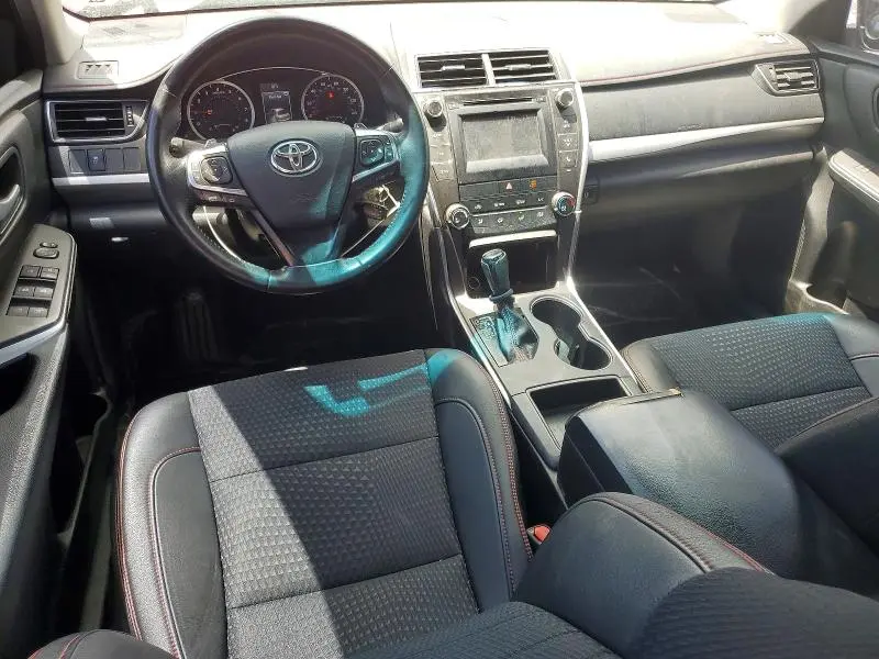 2015 TOYOTA CAMRY SE  