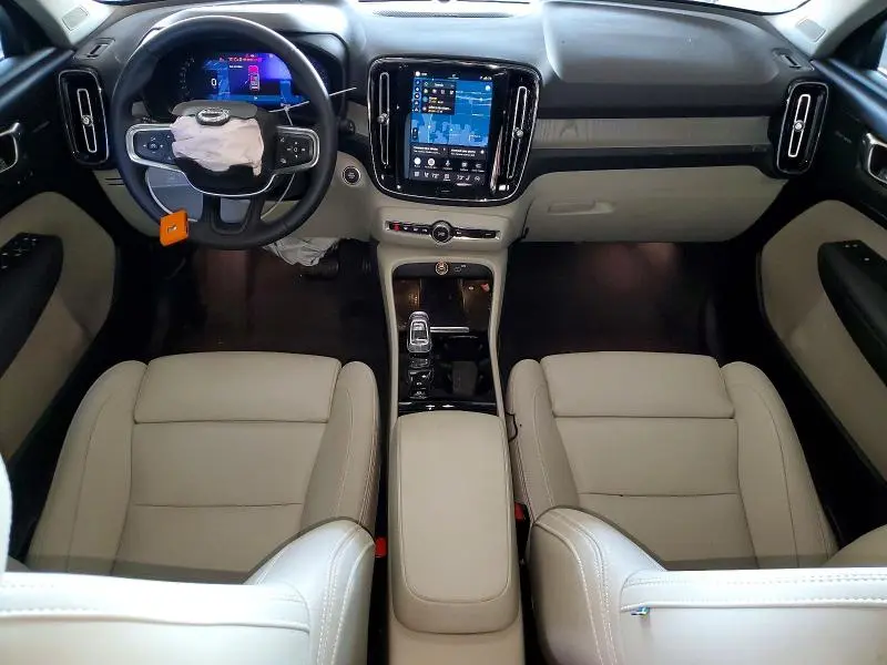 2025 VOLVO XC40 PLUS  