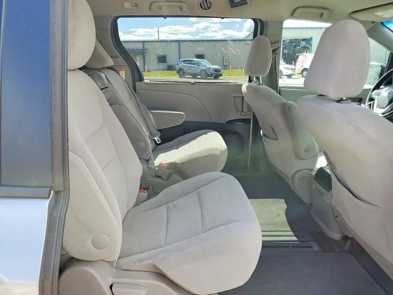 2016 TOYOTA SIENNA LE  