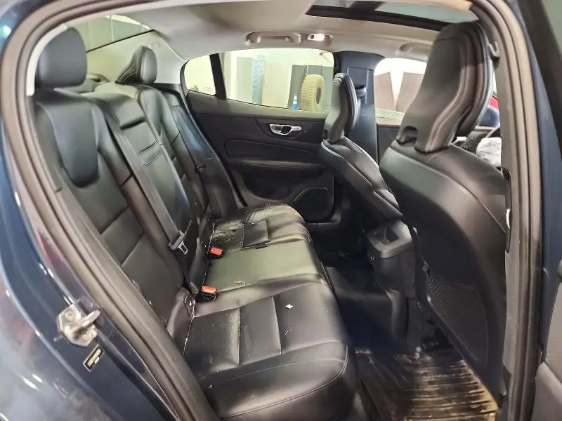 2021 VOLVO S60 T5 MOMENTUM  