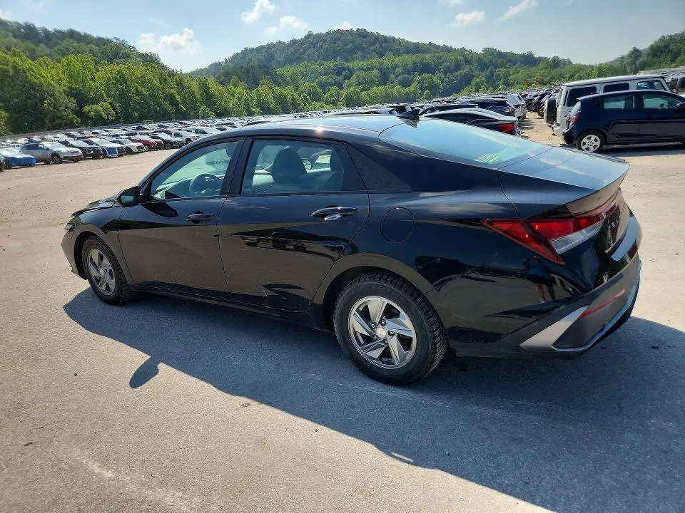 2024 HYUNDAI ELANTRA SE  