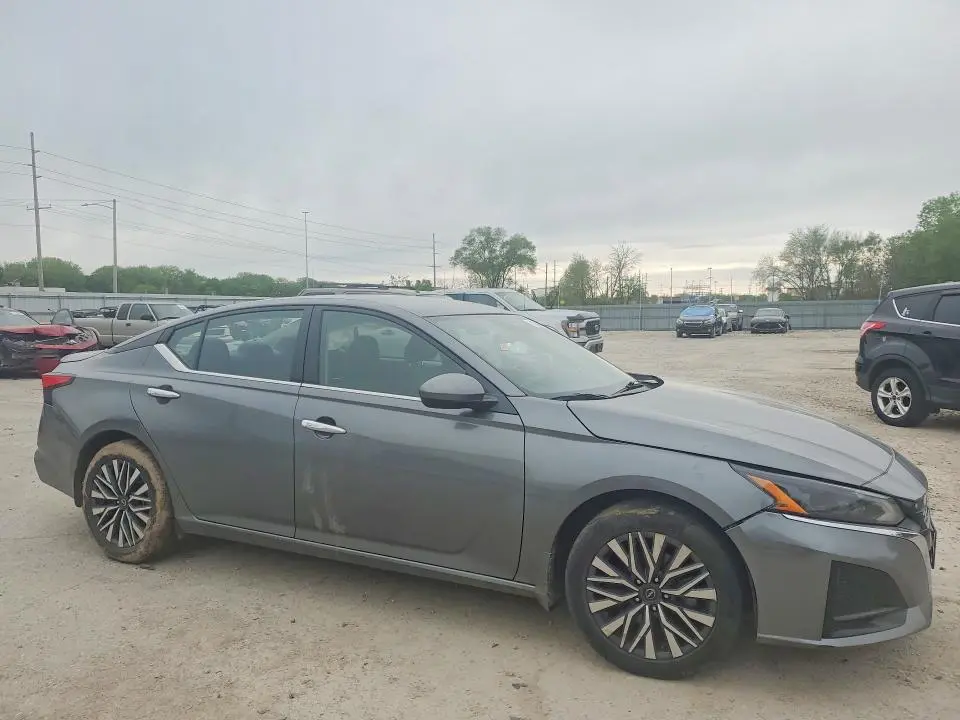 2023 NISSAN ALTIMA SV  