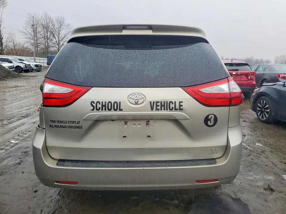 2017 TOYOTA SIENNA LE  