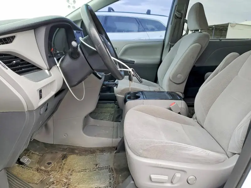 2015 TOYOTA SIENNA LE  