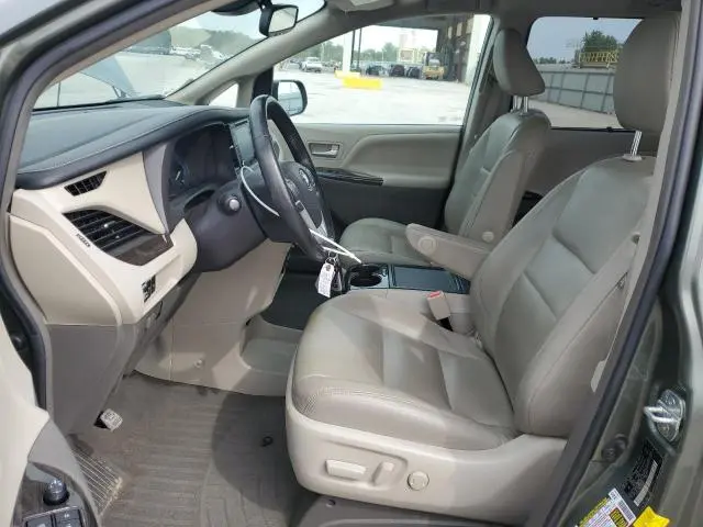 2019 TOYOTA SIENNA XLE