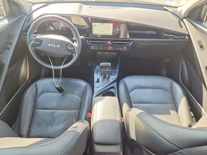 2023 KIA NIRO SX  