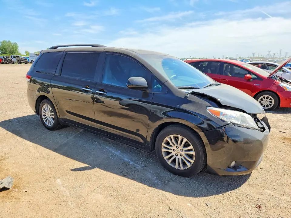 2014 TOYOTA SIENNA XLE 8-PASSENGER  