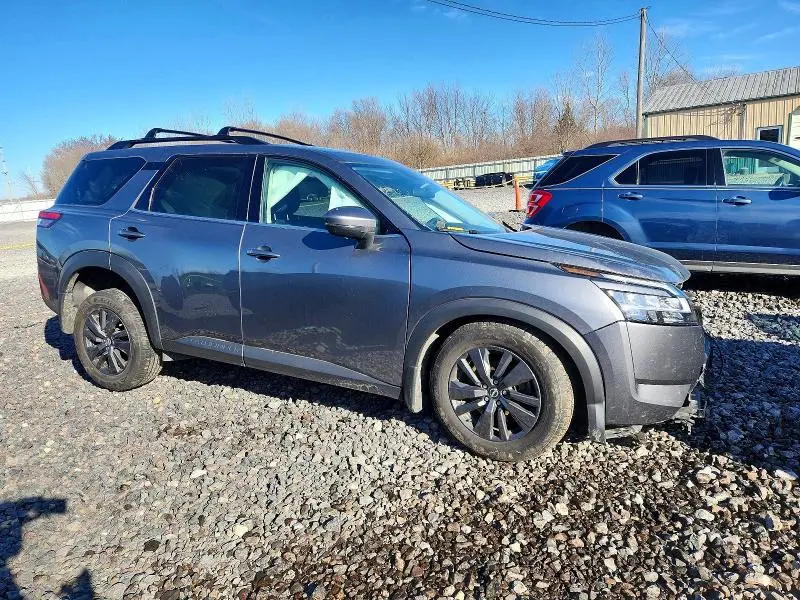 2022 NISSAN PATHFINDER SV  