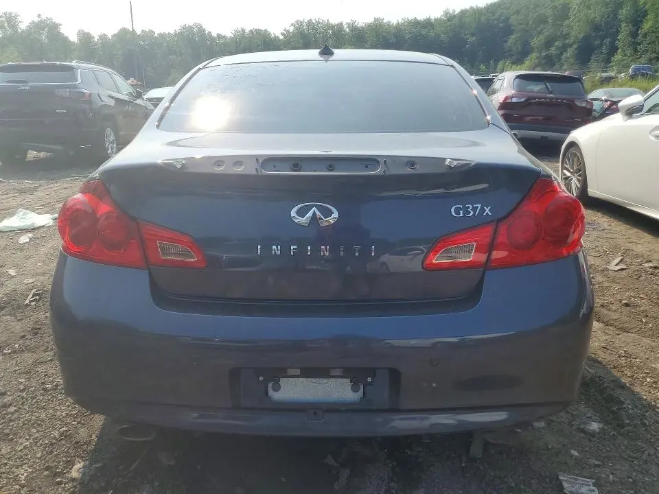 2011 INFINITI G37   