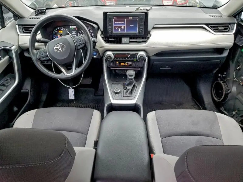 2022 TOYOTA RAV4 XLE  