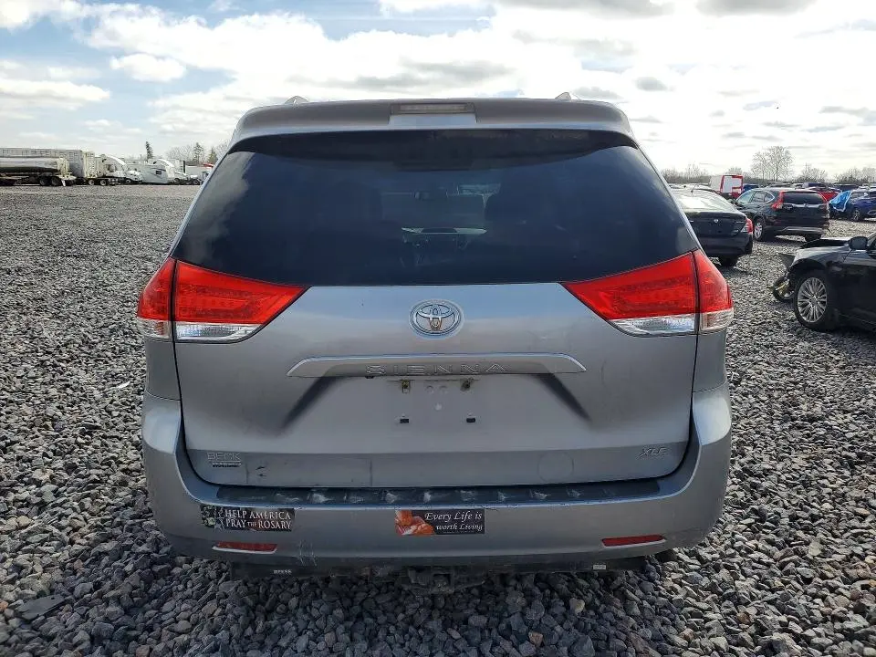 2012 TOYOTA SIENNA XLE 8-PASSENGER  