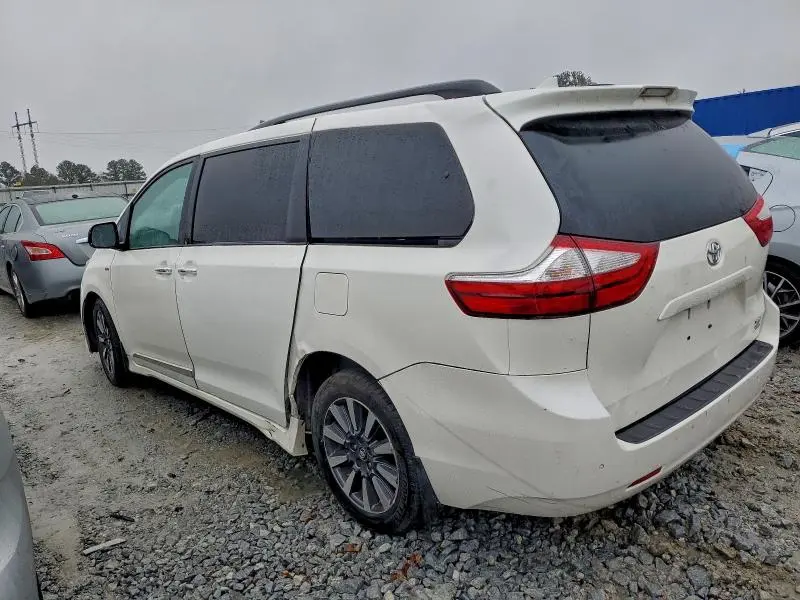 2019 TOYOTA SIENNA XLE  