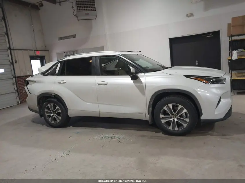 2023 TOYOTA HIGHLANDER HYBRID XLE