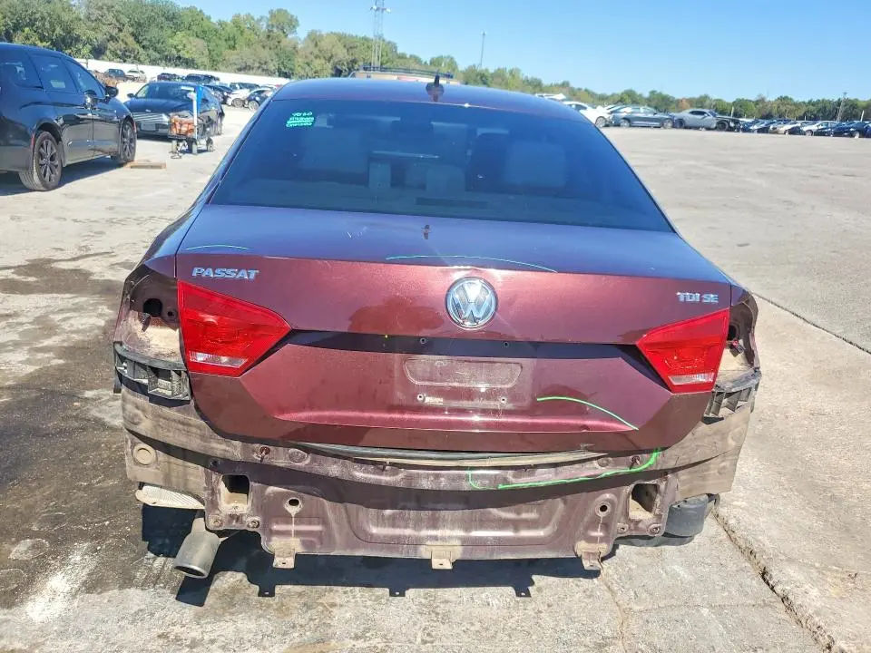 2013 VOLKSWAGEN PASSAT SE  