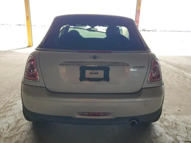 2011 MINI COOPER   