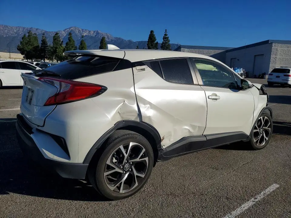 2021 TOYOTA C-HR XLE  