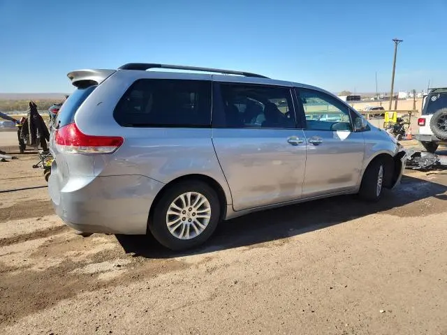 2013 TOYOTA SIENNA XLE  