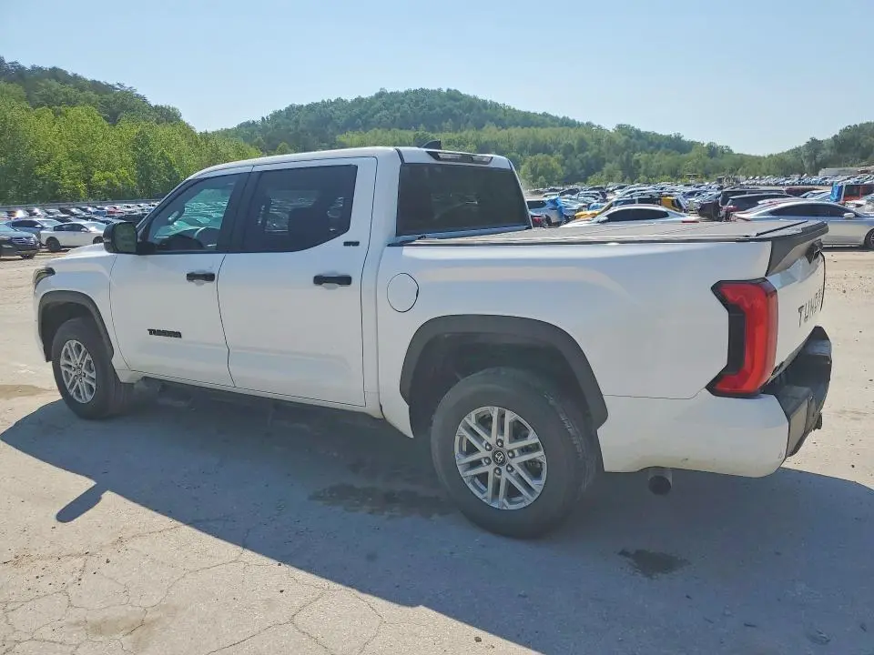 2026 TOYOTA TUNDRA SR5  