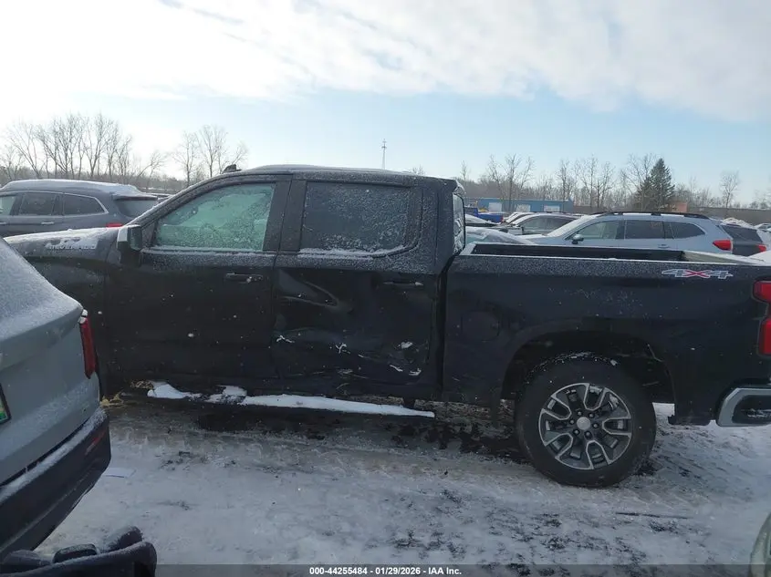 2023 CHEVROLET SILVERADO 1500 4WD  SHORT BED LT WITH 2FL