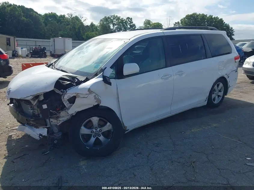 2011 TOYOTA SIENNA LE V6