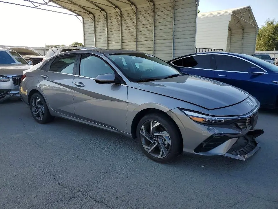 2025 HYUNDAI ELANTRA SEL  