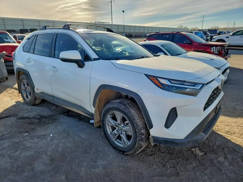 2024 TOYOTA RAV4 XLE  