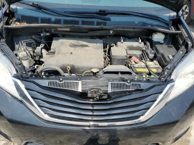 2013 TOYOTA SIENNA LE  