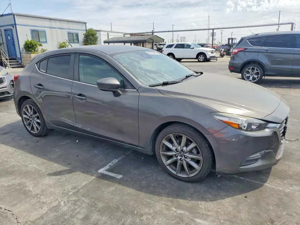 2018 MAZDA 3 TOURING  