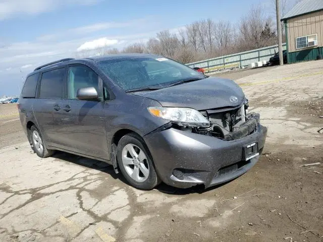 2017 TOYOTA SIENNA LE  