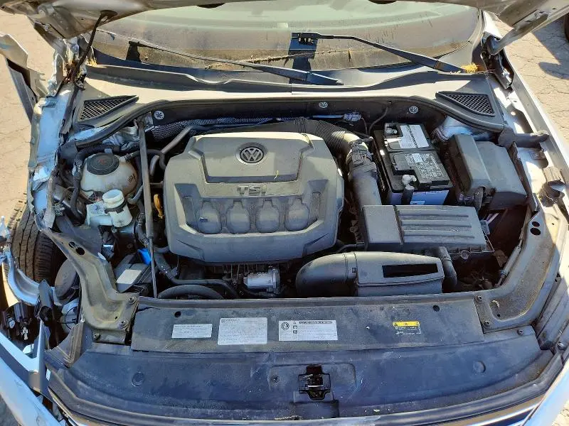 2018 VOLKSWAGEN PASSAT   