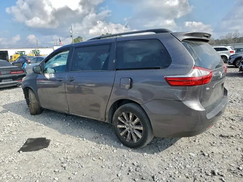 2017 TOYOTA SIENNA LE  