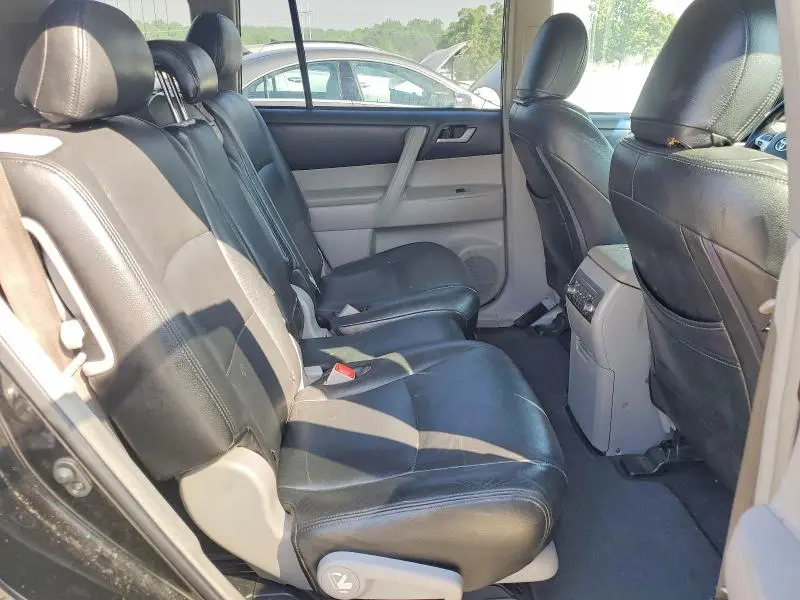 2013 TOYOTA HIGHLANDER PLUS  