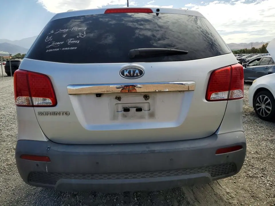 2011 KIA SORENTO LX  