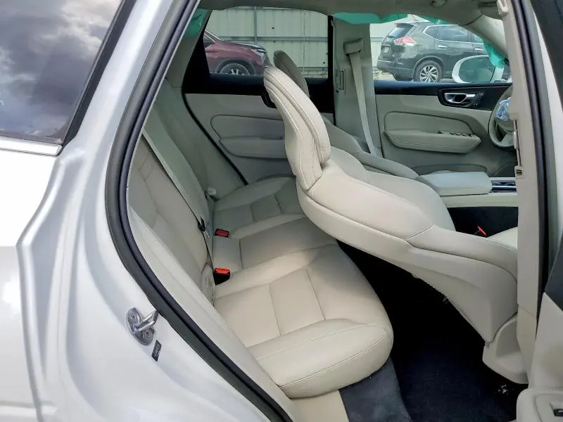 2023 VOLVO XC60 PLUS  