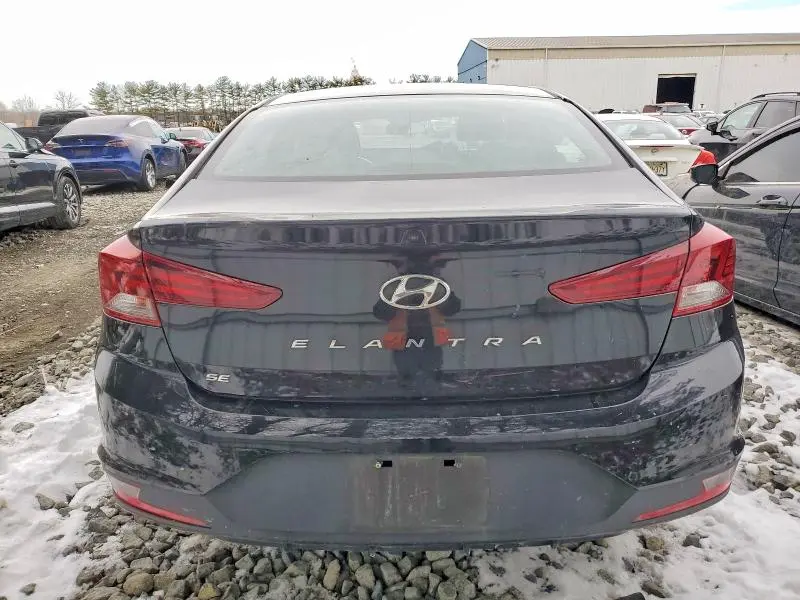 2019 HYUNDAI ELANTRA SE  