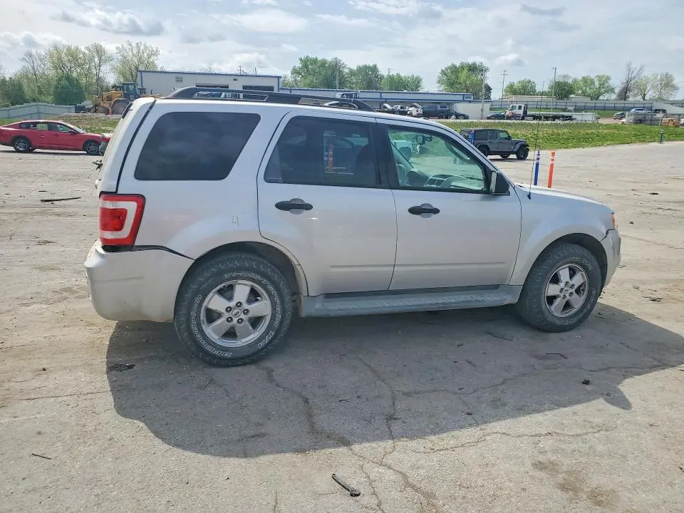 2011 FORD ESCAPE XLT  