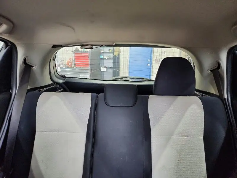 2012 TOYOTA YARIS 5-DOOR LE  