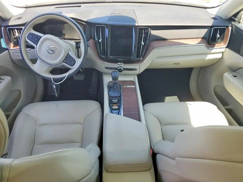 2021 VOLVO XC60 T5 MOMENTUM  