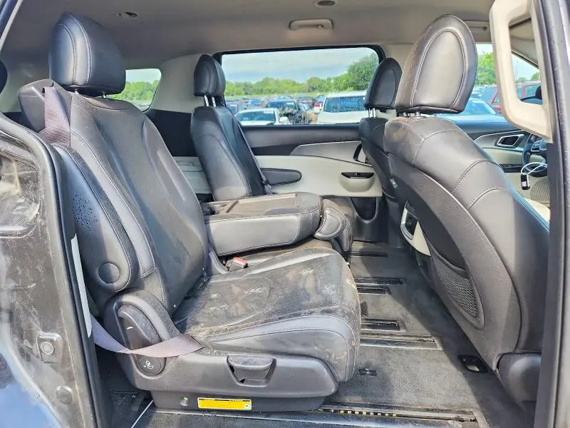 2023 KIA CARNIVAL LX  