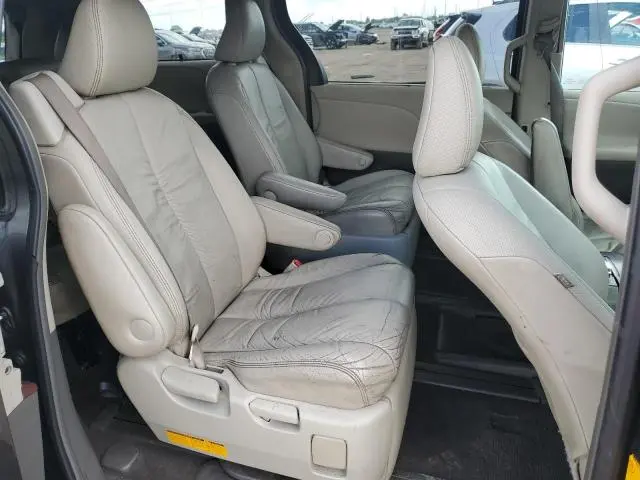 2011 TOYOTA SIENNA XLE  