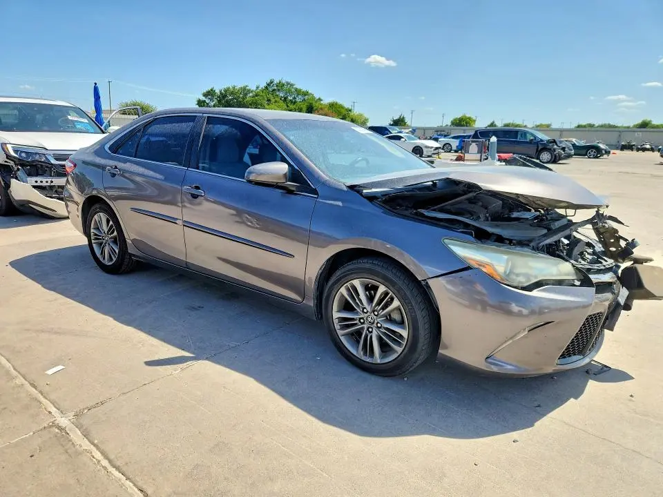 2016 TOYOTA CAMRY SE  