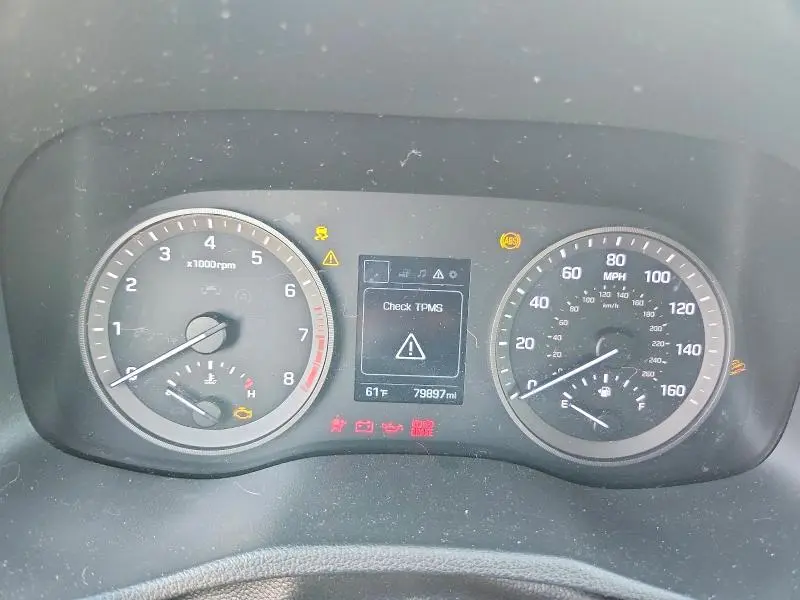 2018 HYUNDAI TUCSON SE  