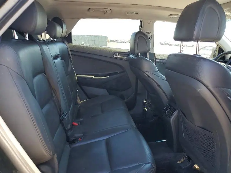 2018 HYUNDAI TUCSON SE  
