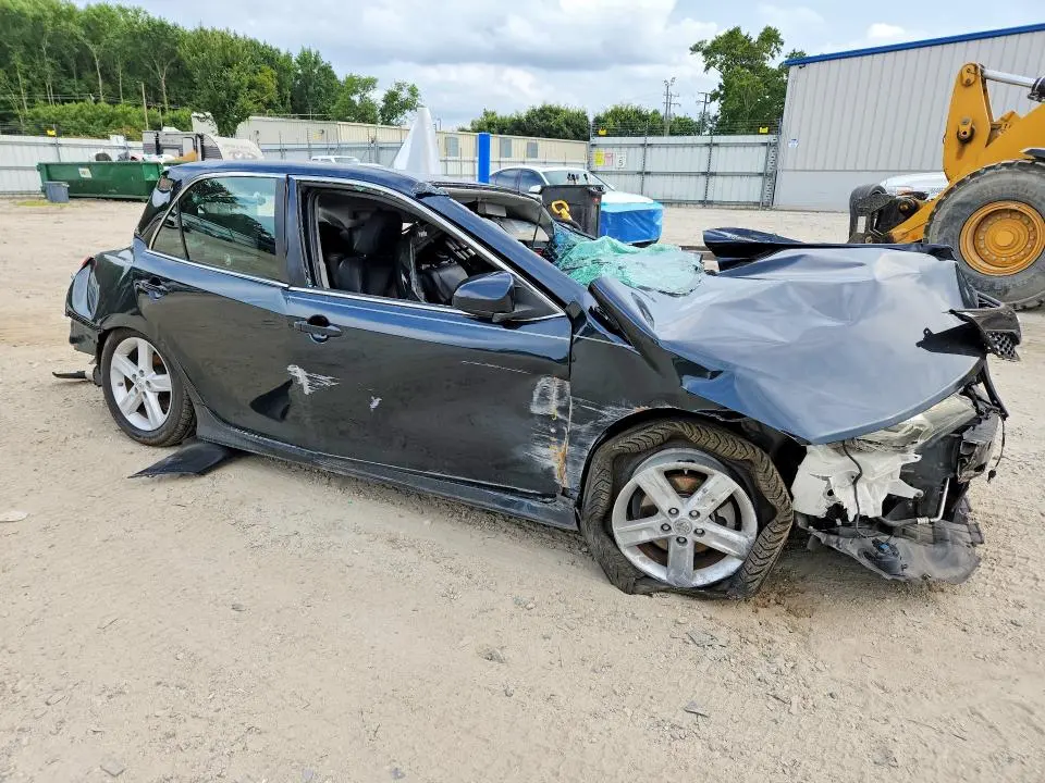 2014 TOYOTA CAMRY SE  