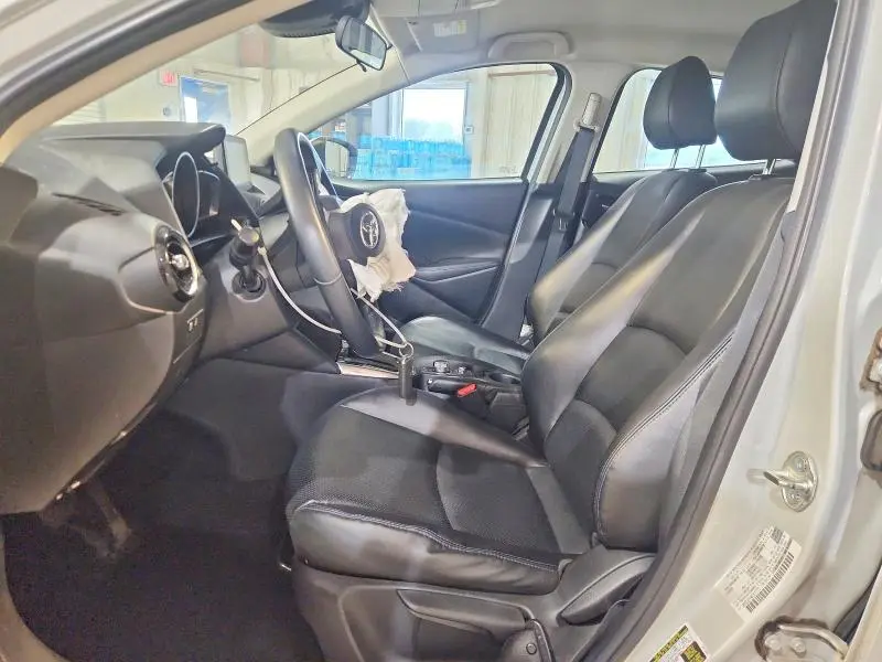 2019 TOYOTA YARIS XLE  