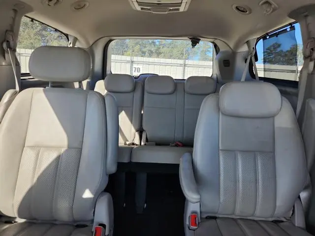 2010 CHRYSLER TOWN & COUNTRY TOURING PLUS  