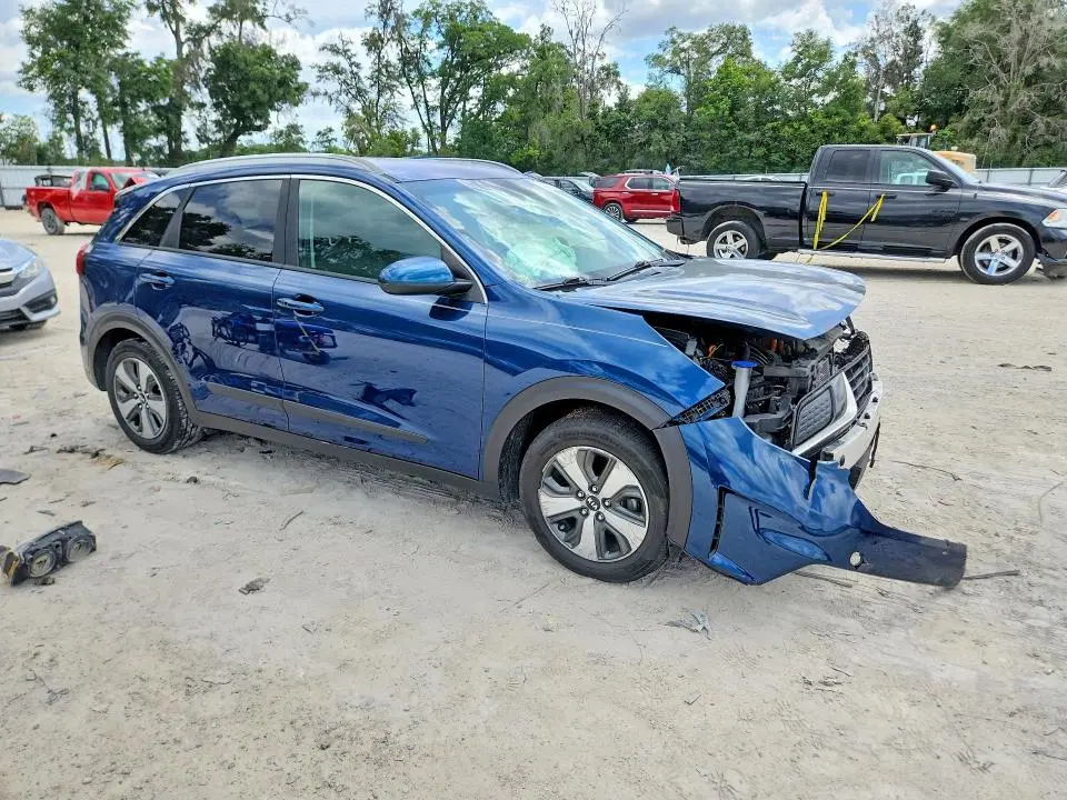 2017 KIA NIRO LX  