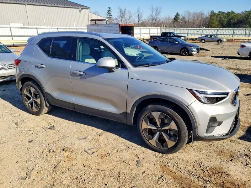2023 VOLVO XC40 PLUS  