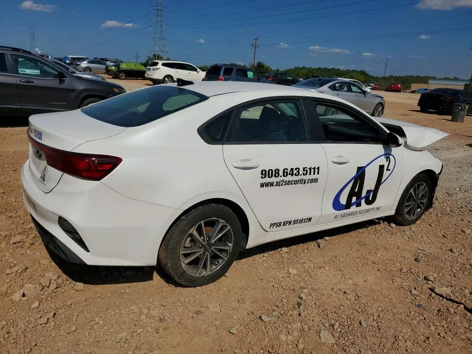 2024 KIA FORTE LXS  